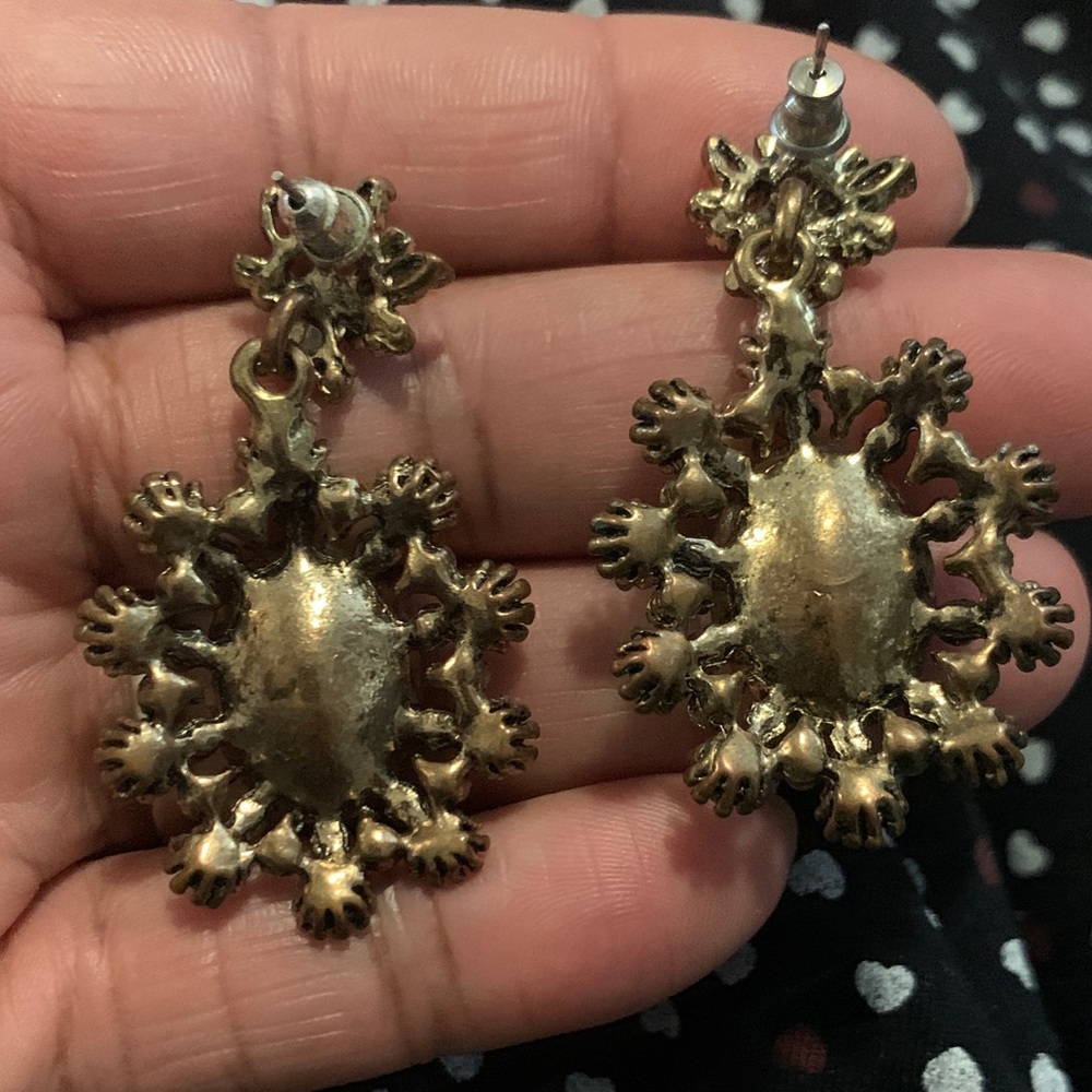 Vintage Black and Gold Earrings - Picture 3 of 3